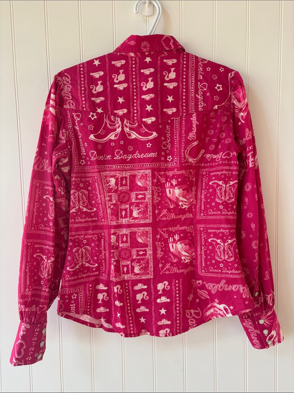 Wrangler X Barbie™ Western Balloon Sleeve Printed Blouse in Pink Bandana XS - Picture 4 of 5